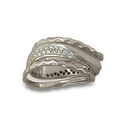 Diamond Classico Ring with Side Bands in Platinum