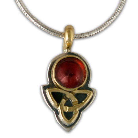 Aria Round Pendant in Garnet