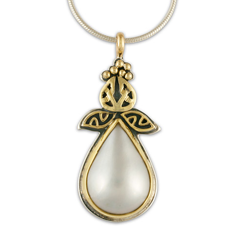 Blossom Pendant in Pearl