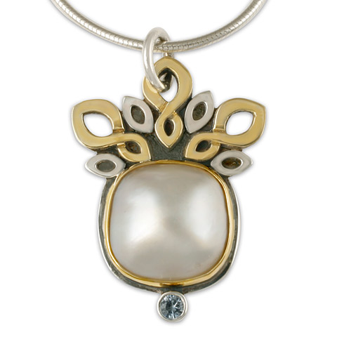 Diva Mabe Pendant in Pearl & Topaz