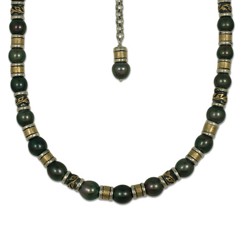 Flores Black Pearl Necklace in