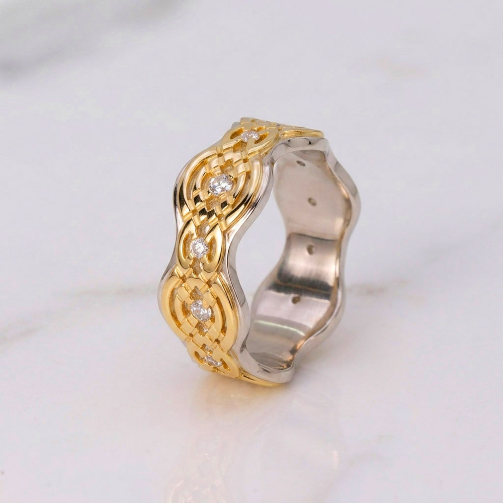Flow Wedding Ring with Diamonds in