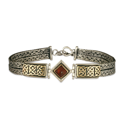 Iona Bracelet with Gem in Garnet