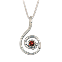 Celada Pendant with Gem in Garnet