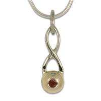 Levelle Pendant in Garnet