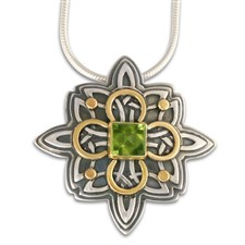 Southern Star Pendant in Peridot