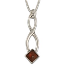 Twist Pendant in Garnet